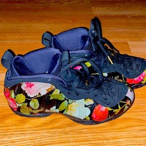 Nike Foam Deposit mens size 8 which is a woman size 10